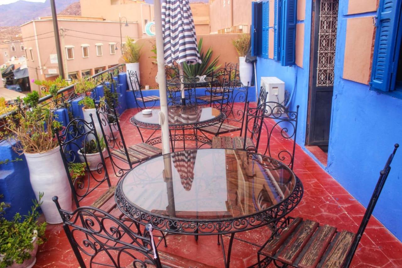 Auberge Et Hotel Les Amis Tafraout Exteriör bild